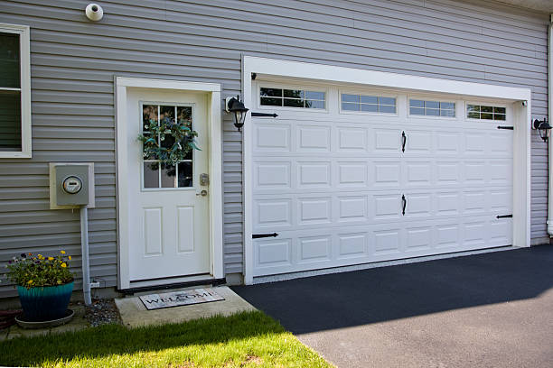 24/7 Emergency Garage Door Panel Replacement experts in Monticello, MN